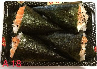 A18. 4 Peças Temaki Salmão