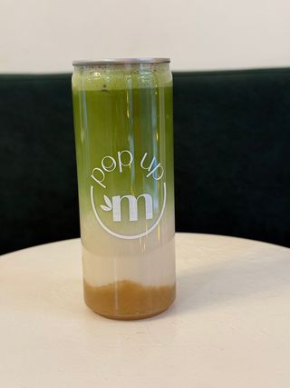 Матча лате с карамелизиран банан