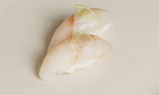 Nigiri dorada - 2 szt-
