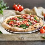 Пица Прошуто, рукола и чери домати (28см)