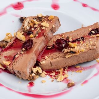 Шоколадово семифредо с вишни (150гр)