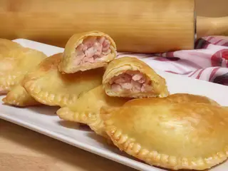 Empanadilla De Jamón Y Queso