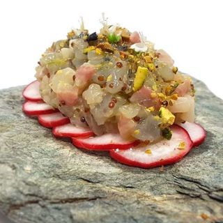 37. Tartar De Dorada Con Mango Picante (1 Ud.)