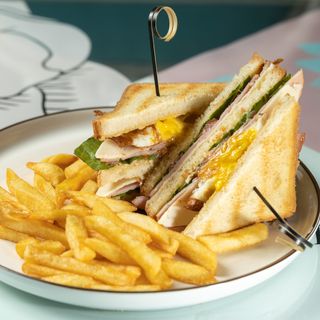 სენდვიჩი ლორით და კვერცხით