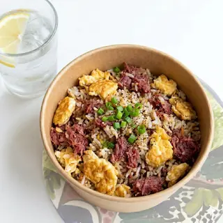Riso + corned beef + uova + acqua