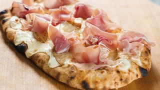 Pinsa romana prosciutto cotto e mozzarella