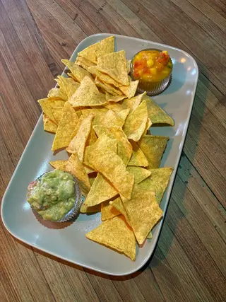 Nachos z salsami