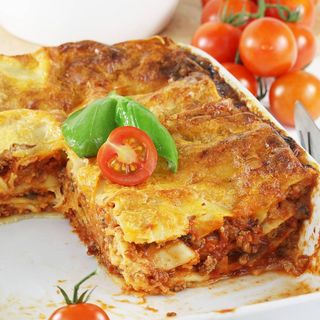 Makaron lasagne,mięso mielone,sos pomidorowy z ziołami