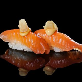 148 Nigiri spicy salmone 2 pezzi