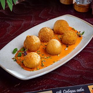 Сырные шарики с фисташками