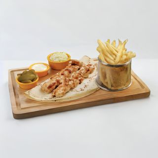 Shish taook platter+ frites+ baba ghanouj