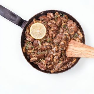 Пилешки дробчета с лук и гъби (250г)