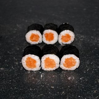 Макі з лососем