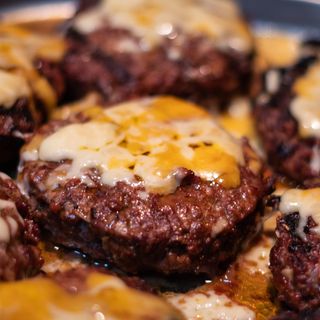 Steak Hachée Gratiné Avec 2 Garnitures Du Jour