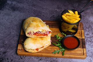 Tuna sendvič i pomfrit