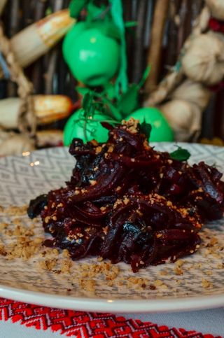 Салат з буряка, чорнослива та волоськими горіхами