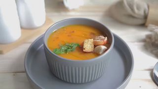 Supa crema de legume cu aroma de coriandru