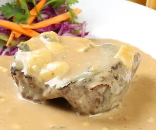 Muschi de vita cu sos gorgonzola