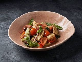 Салат Панцанела з томатами, оливками, селерою і базиліком (230g)