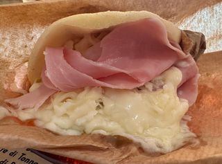 Desayuno Arepa Jamón Y Queso