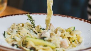 Tagliatelle z cukinią i pieczarkami