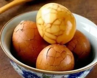 7. Uova al tè - 1 pezzo