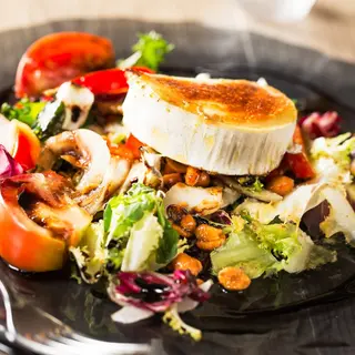 Ensalada De Queso Decabra Con Nueces