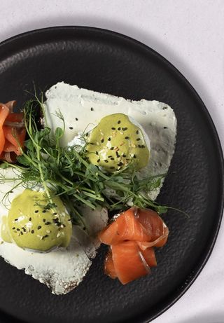 Яйца пашот с лососем