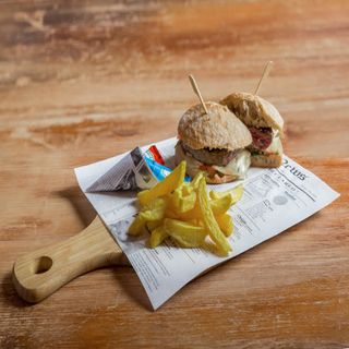 Hamburguesa De Buey A La Brasa Con Rúcula (180 G.)