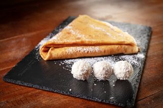 Clatite cu crema raffaello 