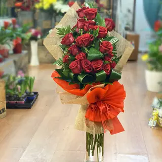 Bouquet di rose in vaso 