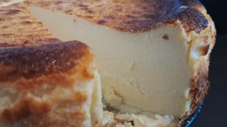 Sernik baskijski waniliowy