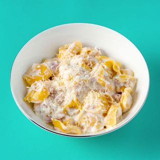 Tortellini bolognesi con panna e prosciutto