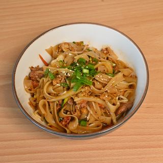 Pad Thai De Ternera Con Vegetales Al Wok