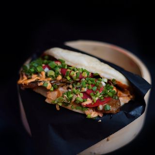 Бао Pork hot (200г)