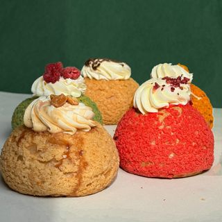 Шу в асортименті