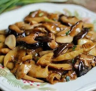 Bambu y setas chinas salteadas