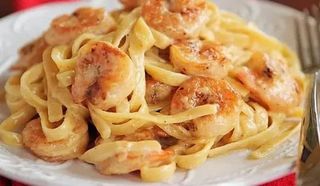 Tagliatelle carbonara cu creveti