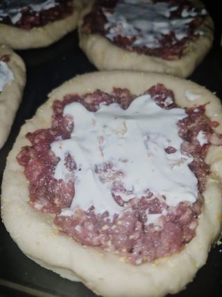 Esfiha de Salsicha Brasileira