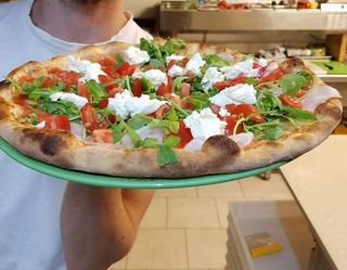 23.  Pizza classica crudaiola