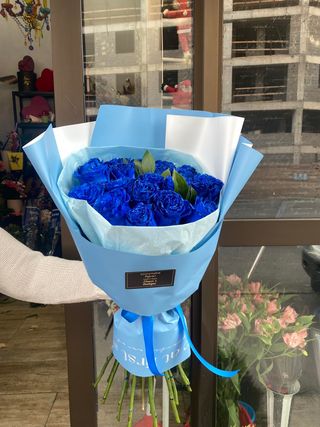 #34. 20 ლურჯი ვარდის თაიგული