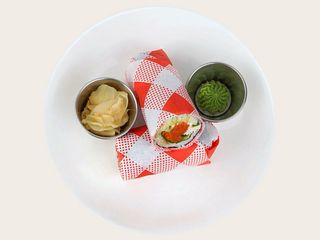 Суширіто з лососем (280g)