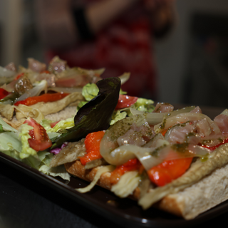 L'Especial d'escalivada amb tonyina fumada a la flor de sal