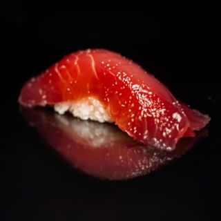 107. Nigiri Atún 4P. Nigiri Tuna 4P
