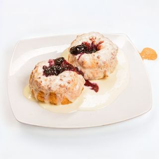 Papanași cu smântână și gem