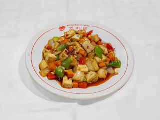 Tou fu con salsa picante