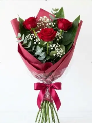 3 rose rosse