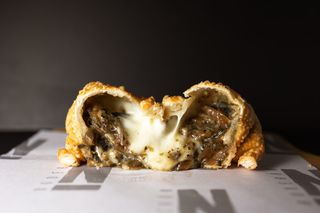 Empanada Vacío Y Provolone (Frita)