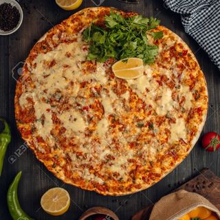 Kaşarlı Lahmacun (lahmacun with cheese)