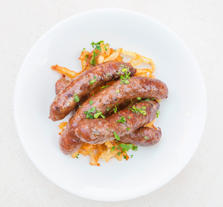 Salchichas Encebolladas